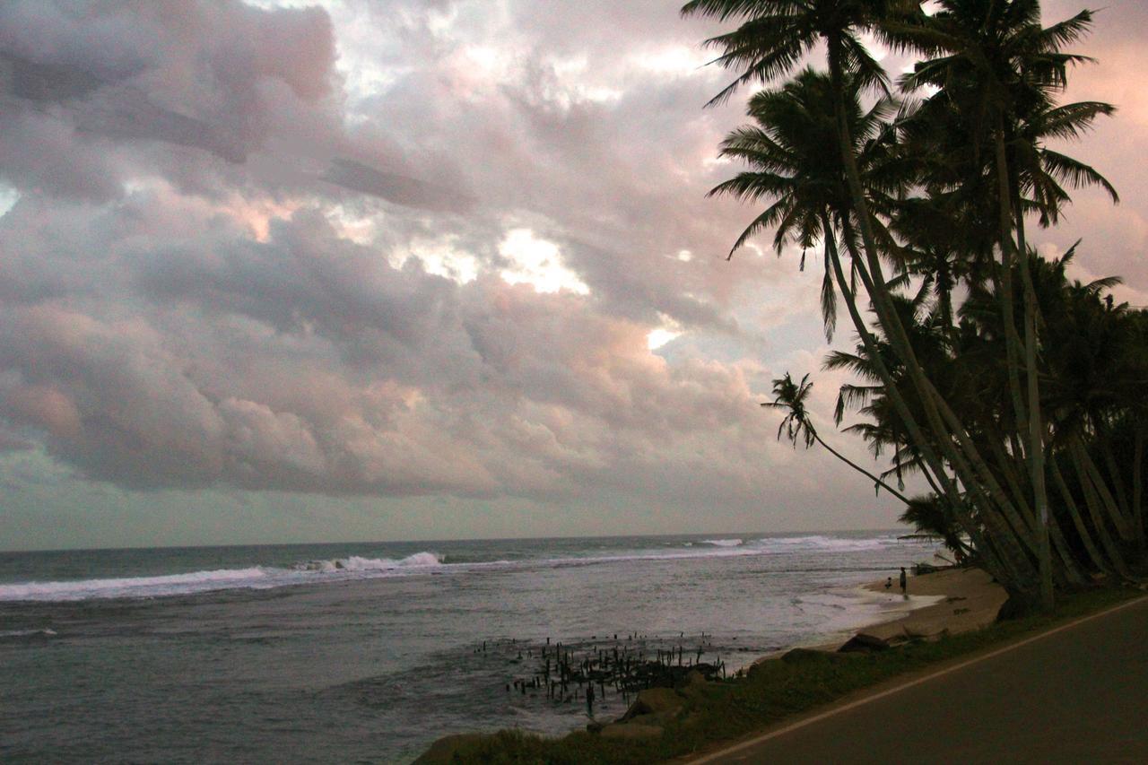 Savenrose Beach Villa Matara Exteriör bild